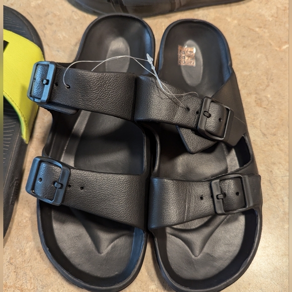 Boys Slides size 7 lot - Picture 14 of 16